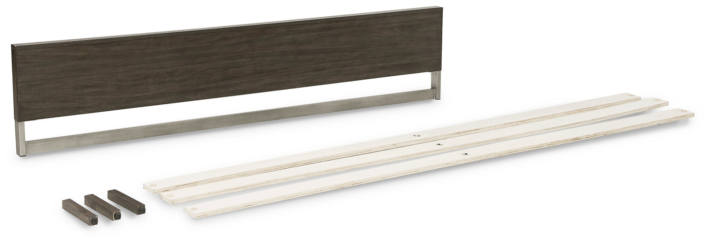Arkenton King Panel Bed with Mirrored Dresser and 2 Nightstands